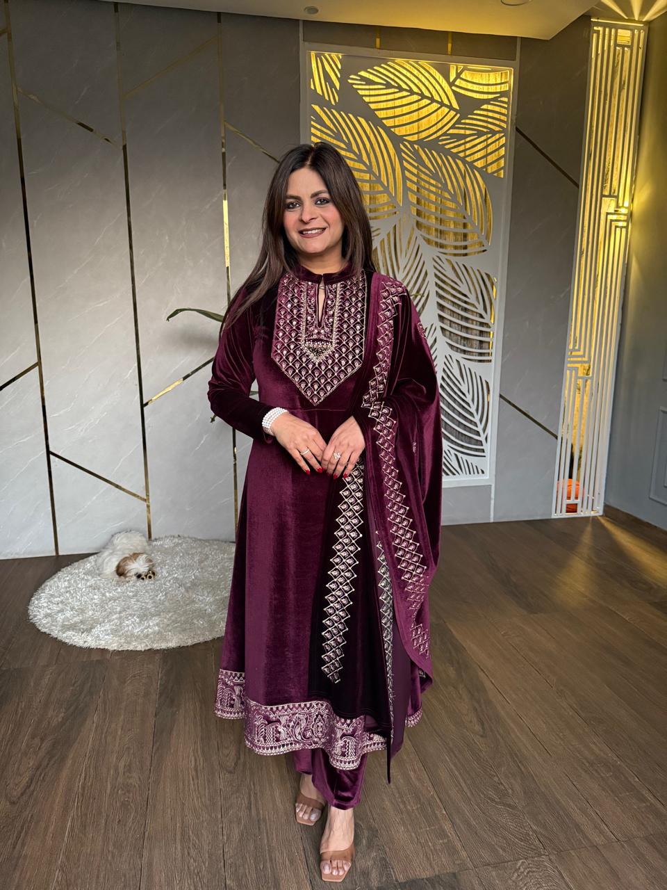 A LINE VELVET EMBROIDERY SUIT