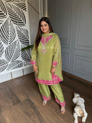 Crushed tissue embroided suit (Humtum)