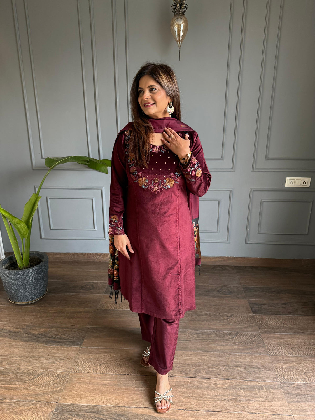 Corduroy velvet embroided suit with banarasi dupatta (Parisa)