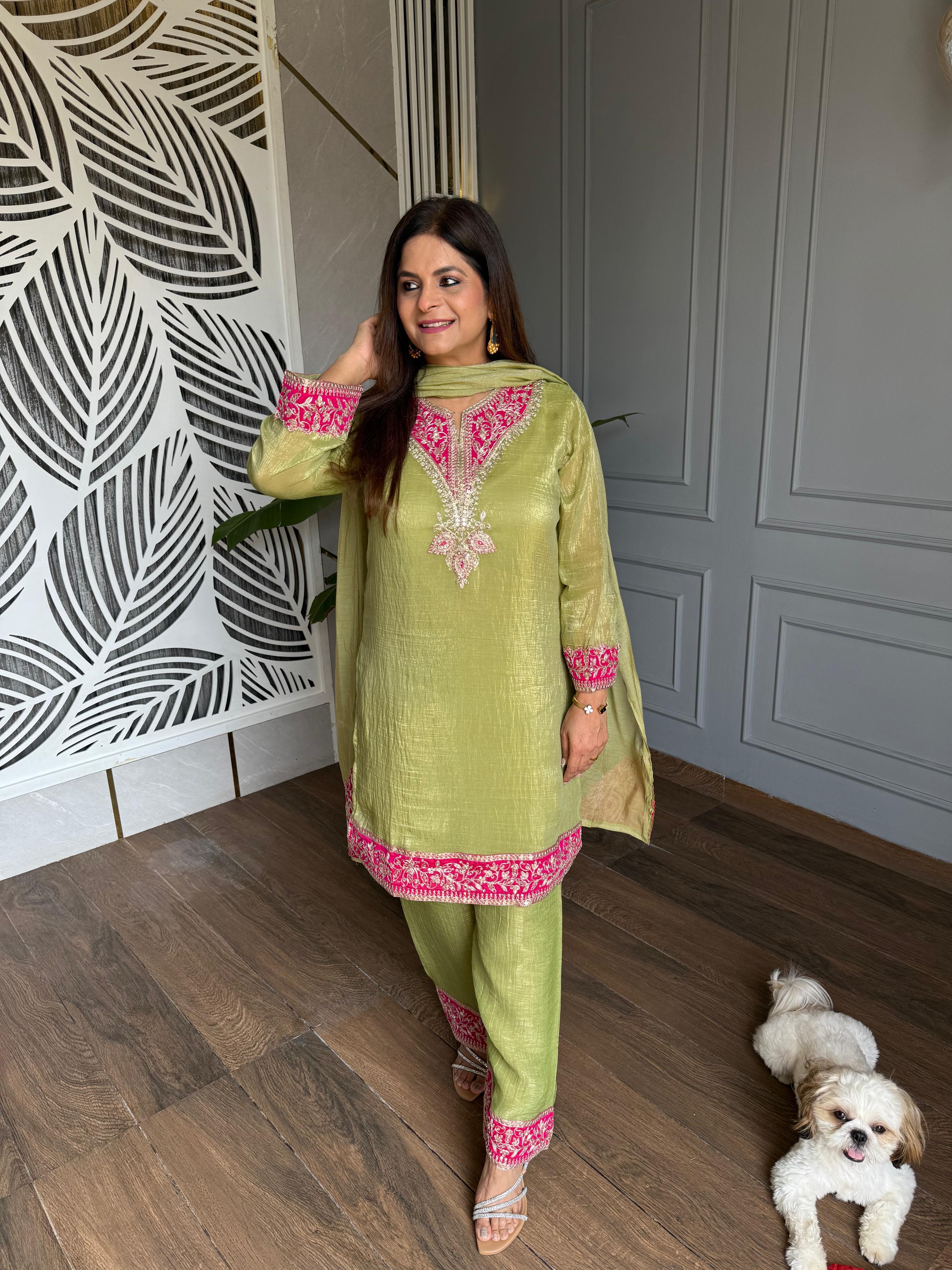 Crushed tissue embroided suit (Humtum)
