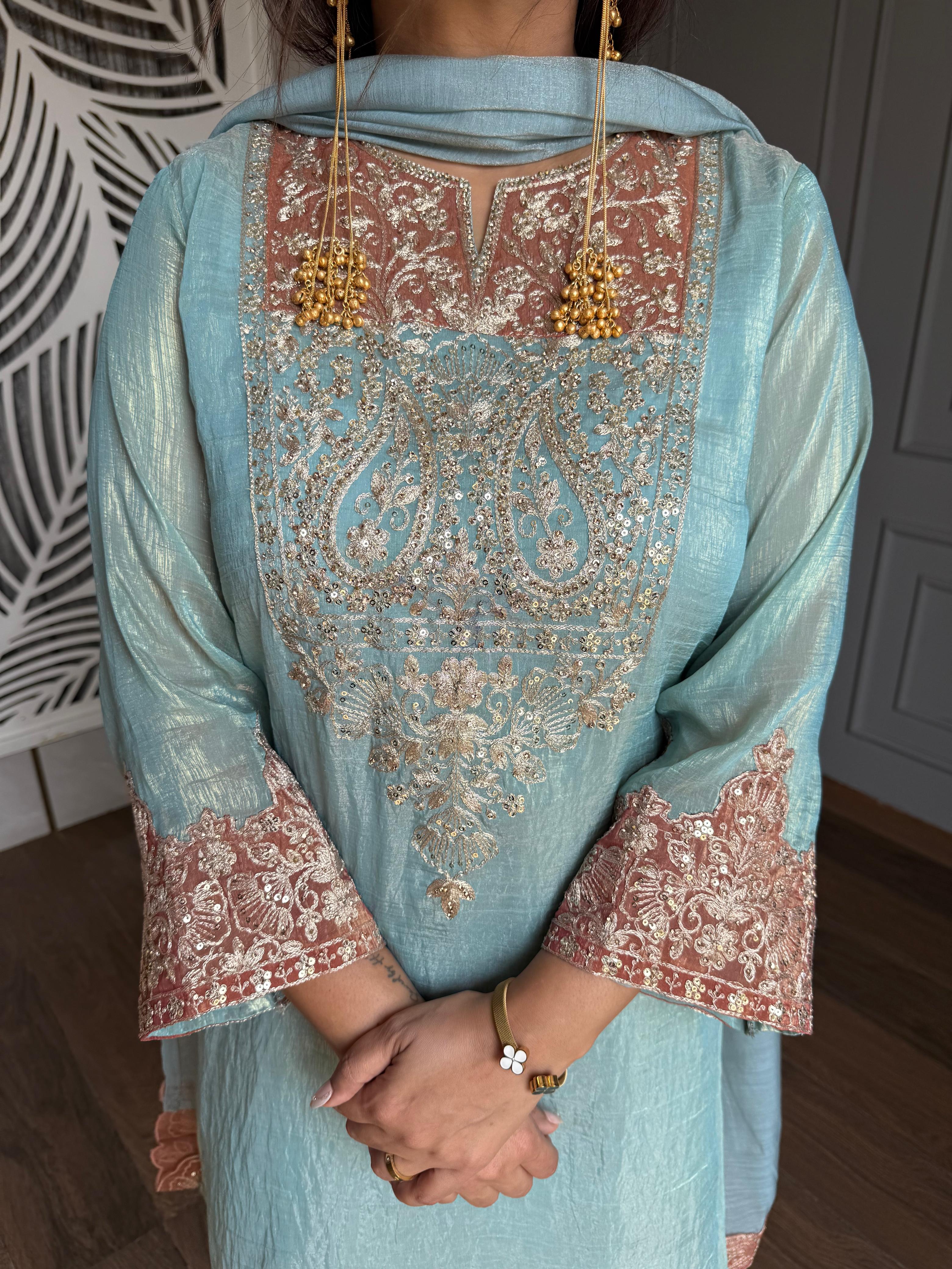 Crushed tissue embroided suit (Humtum)