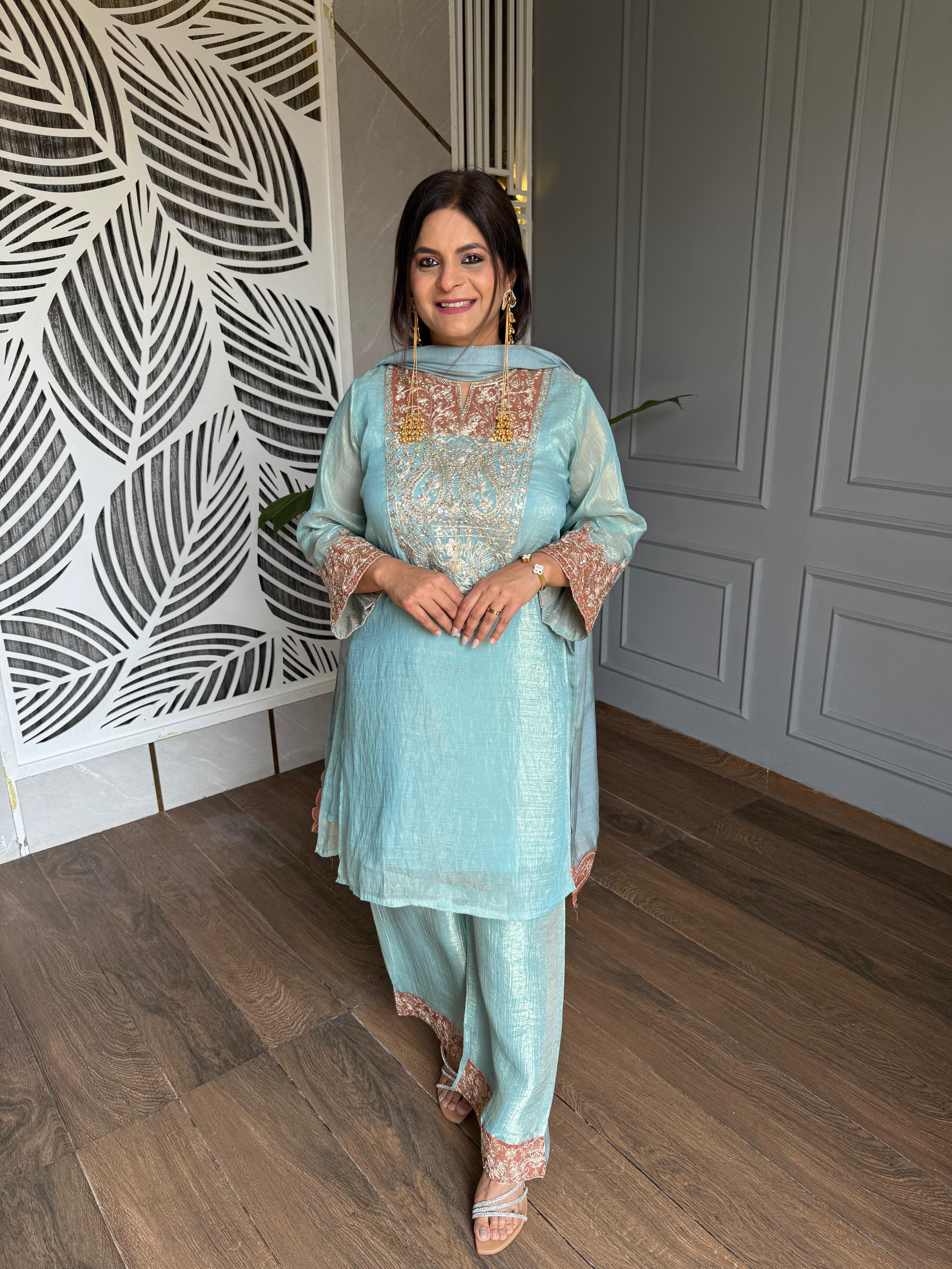 Crushed tissue embroided suit (Humtum)