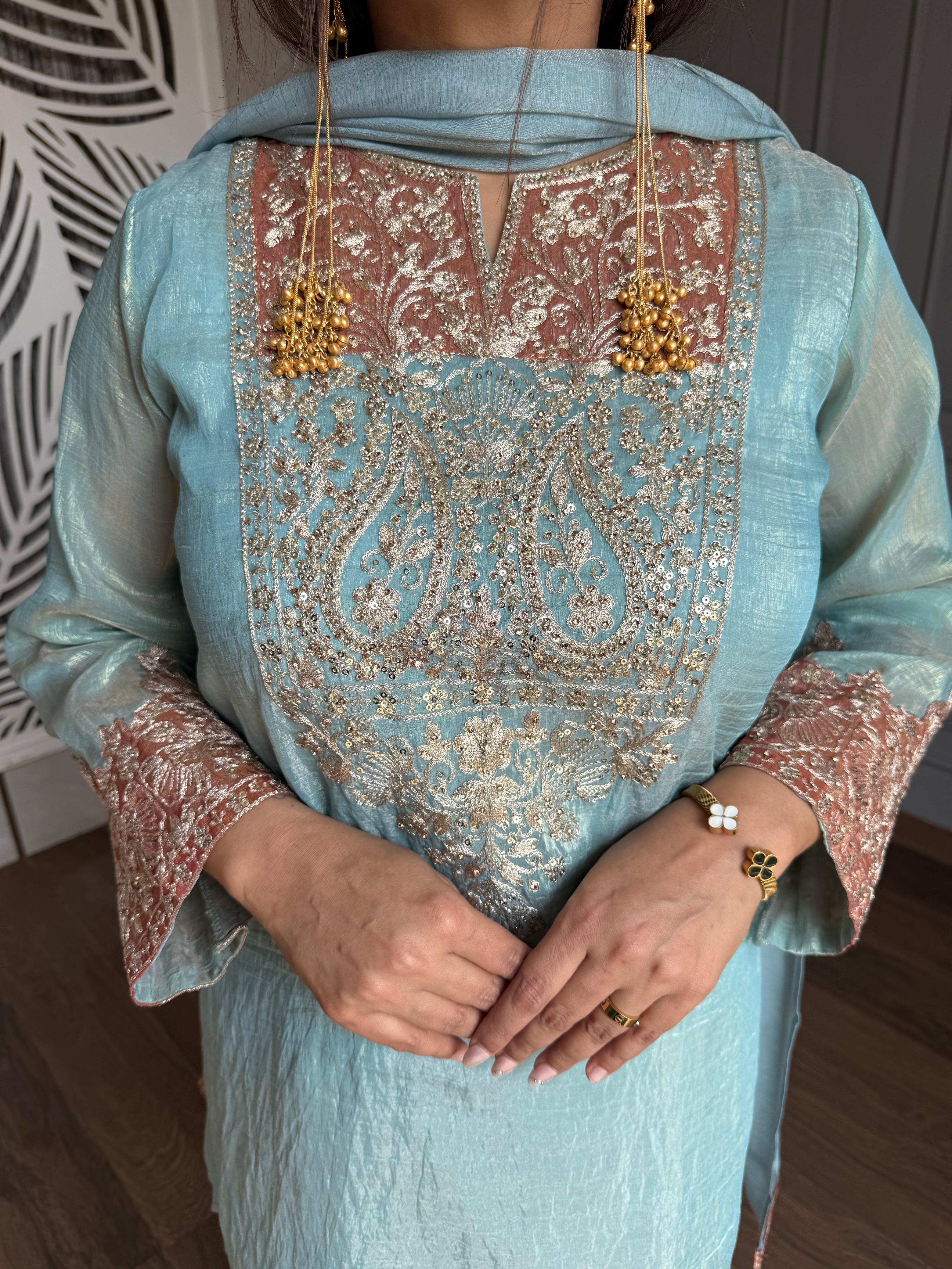 Crushed tissue embroided suit (Humtum)