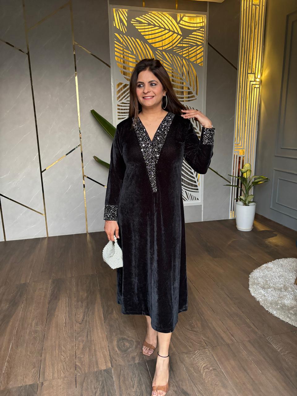 Crush velvet dress with embroided neckline