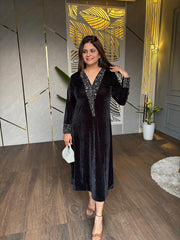 Crush velvet dress with embroided neckline