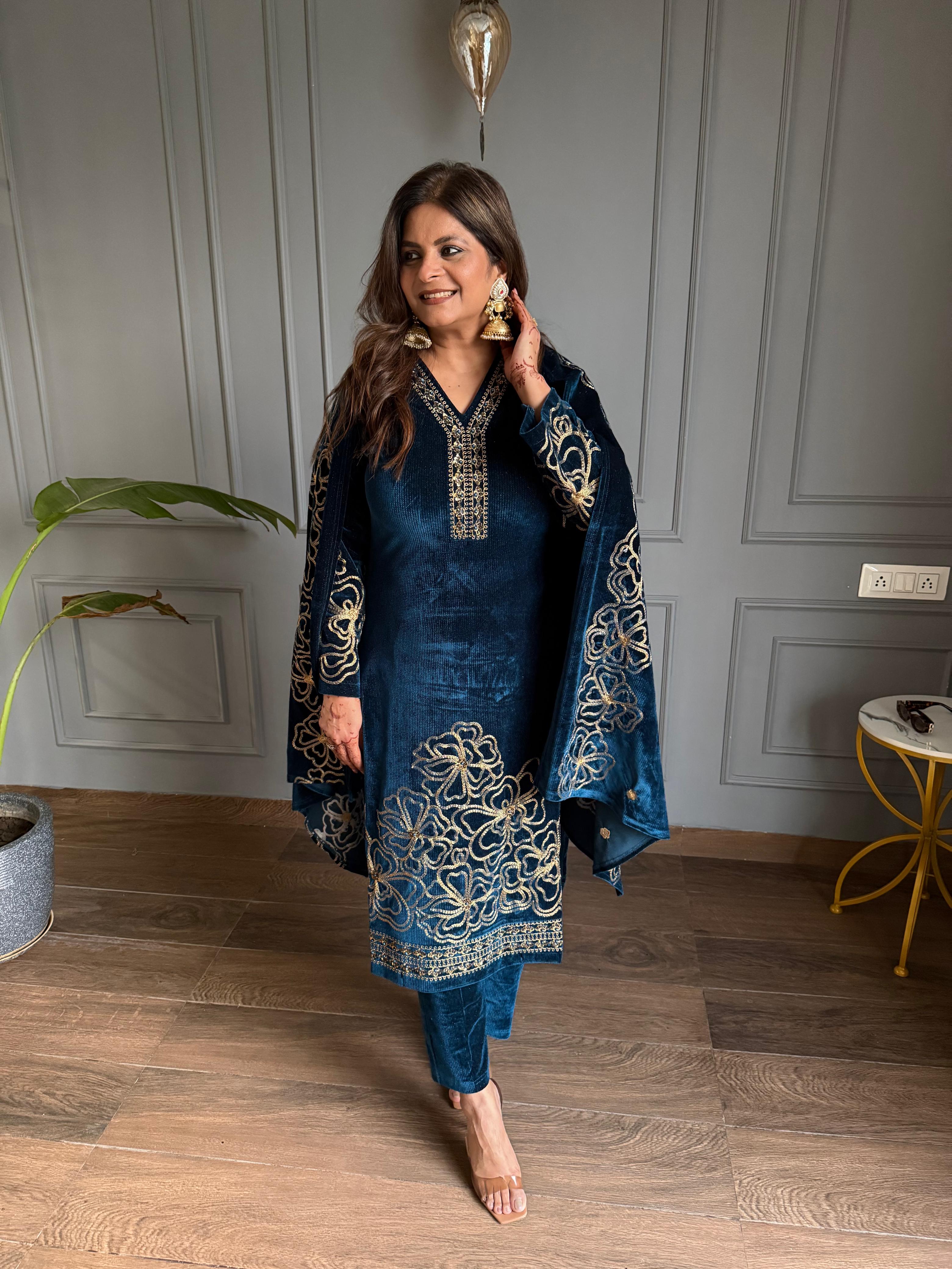 Velvet embroidery shawl suit (Neena)
