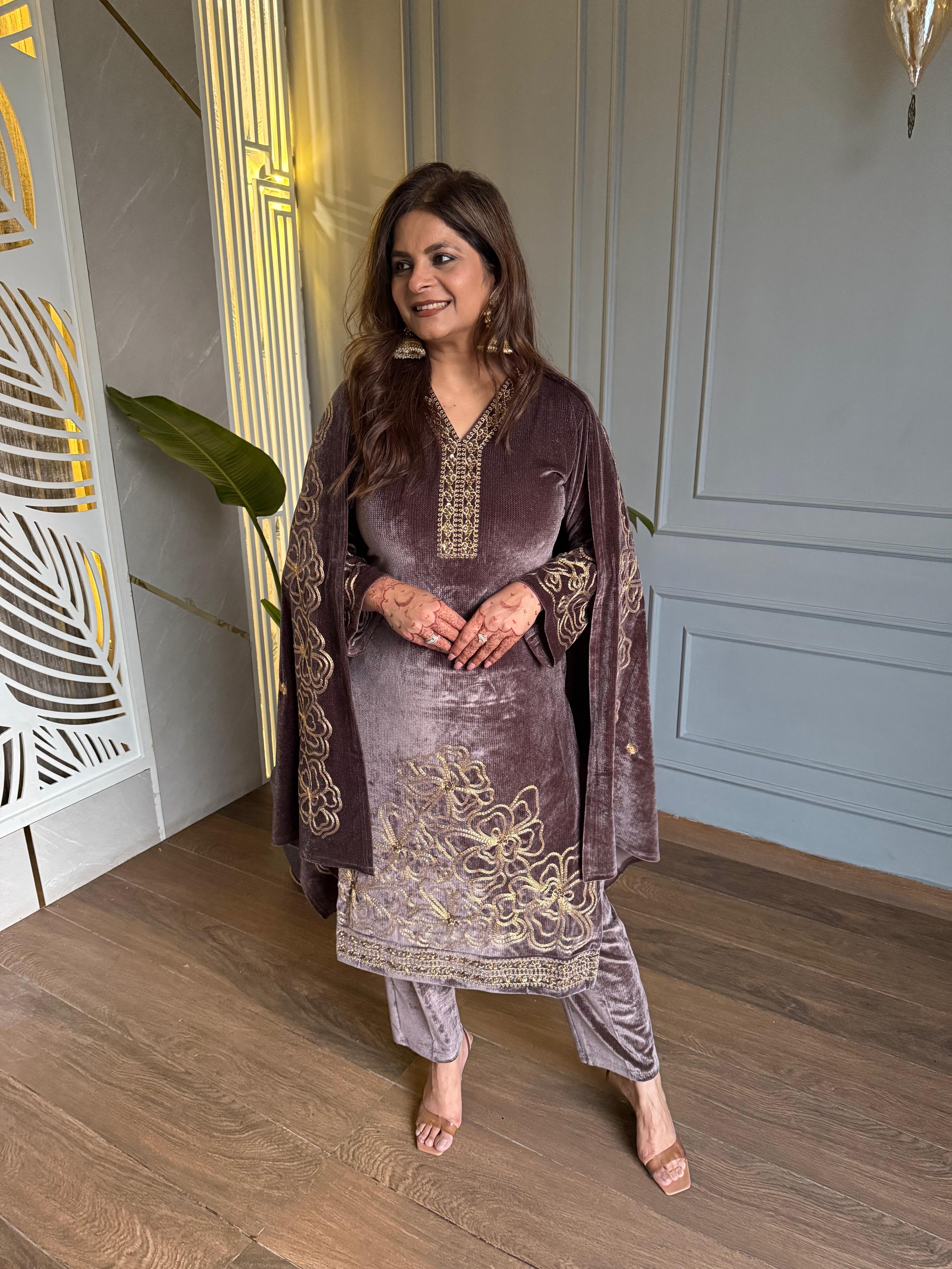 Velvet embroidery shawl suit (Neena)