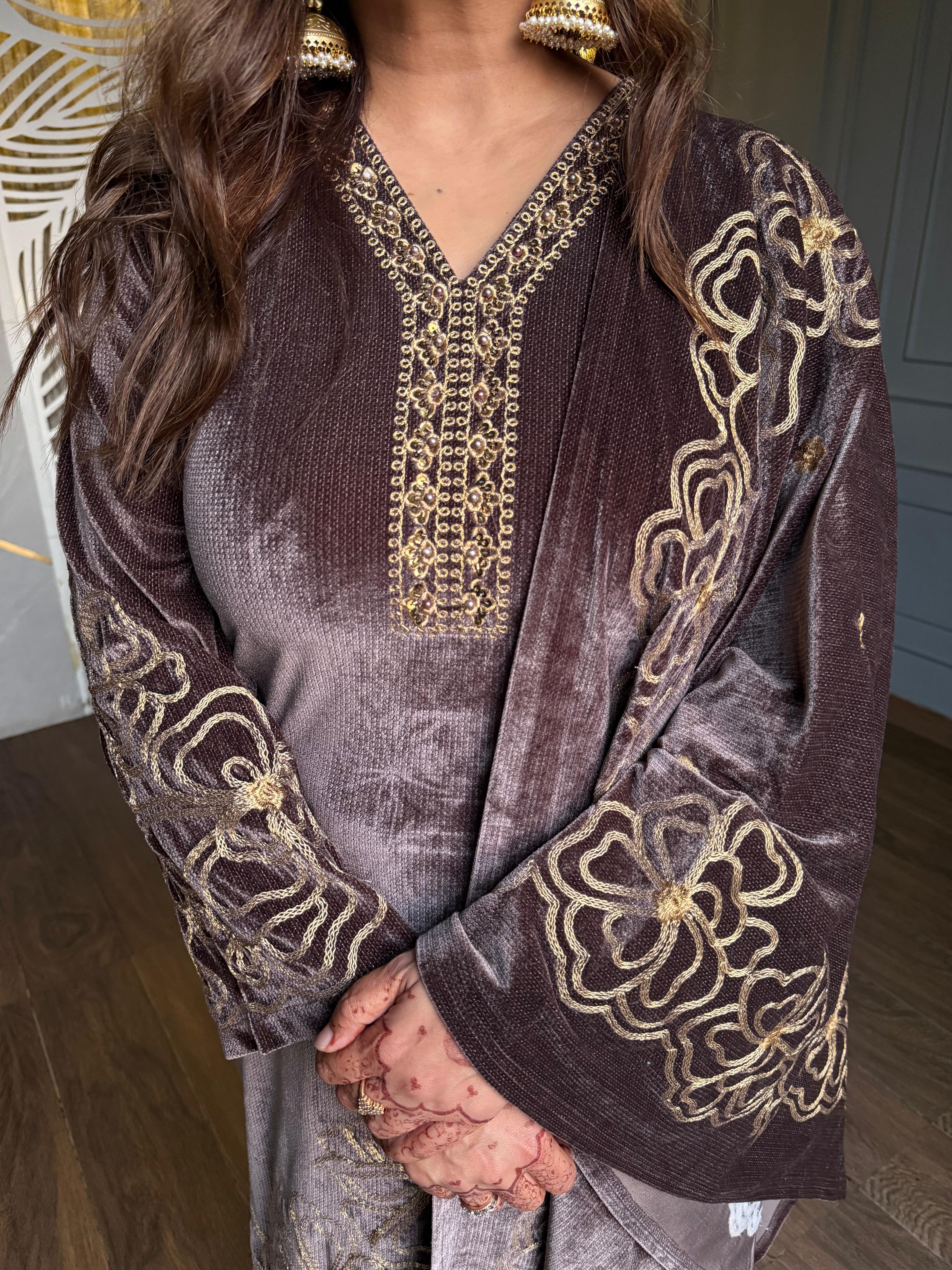 Velvet embroidery shawl suit (Neena)
