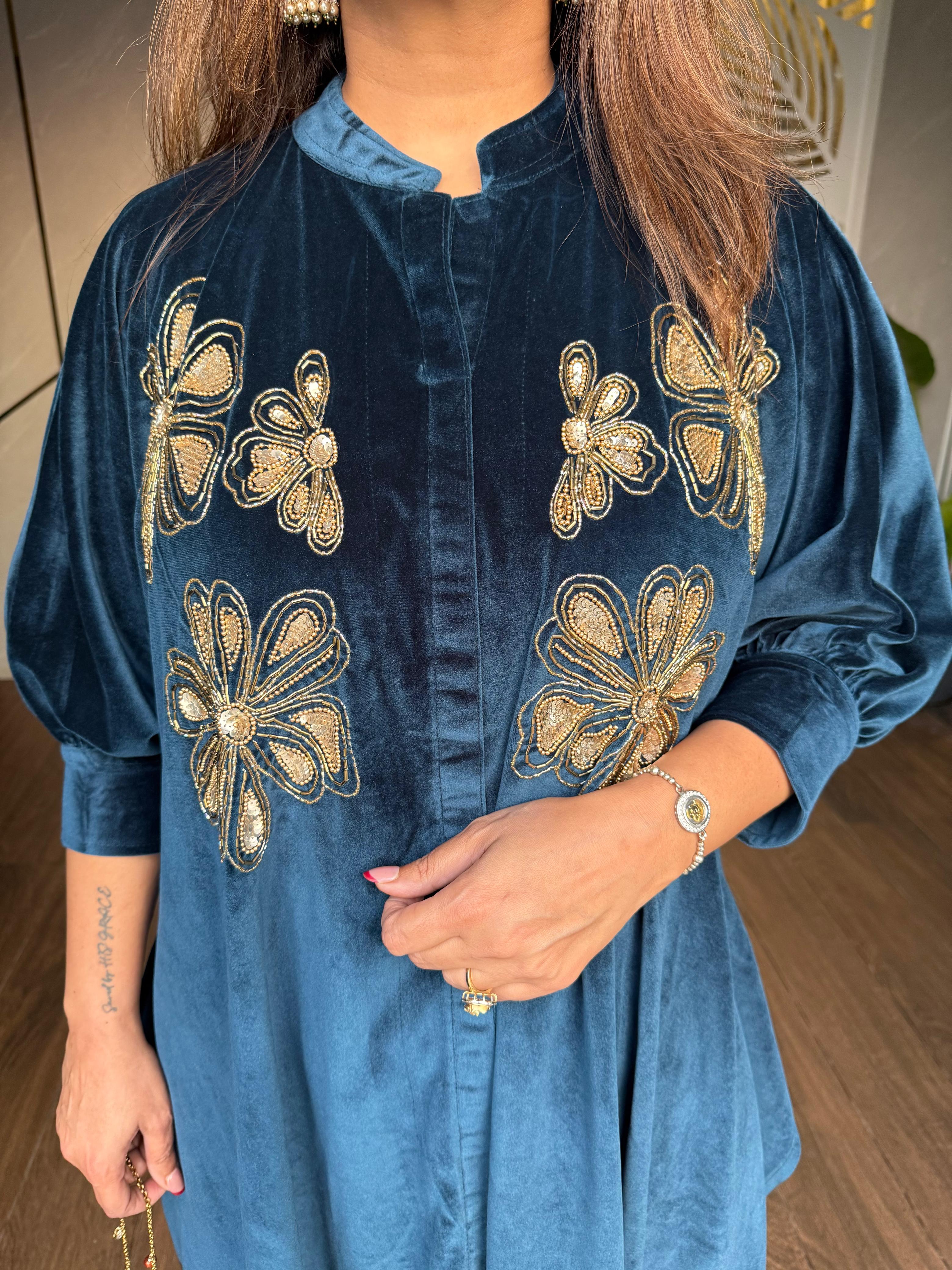 Strechable velvet embroided pheran set (Surya)