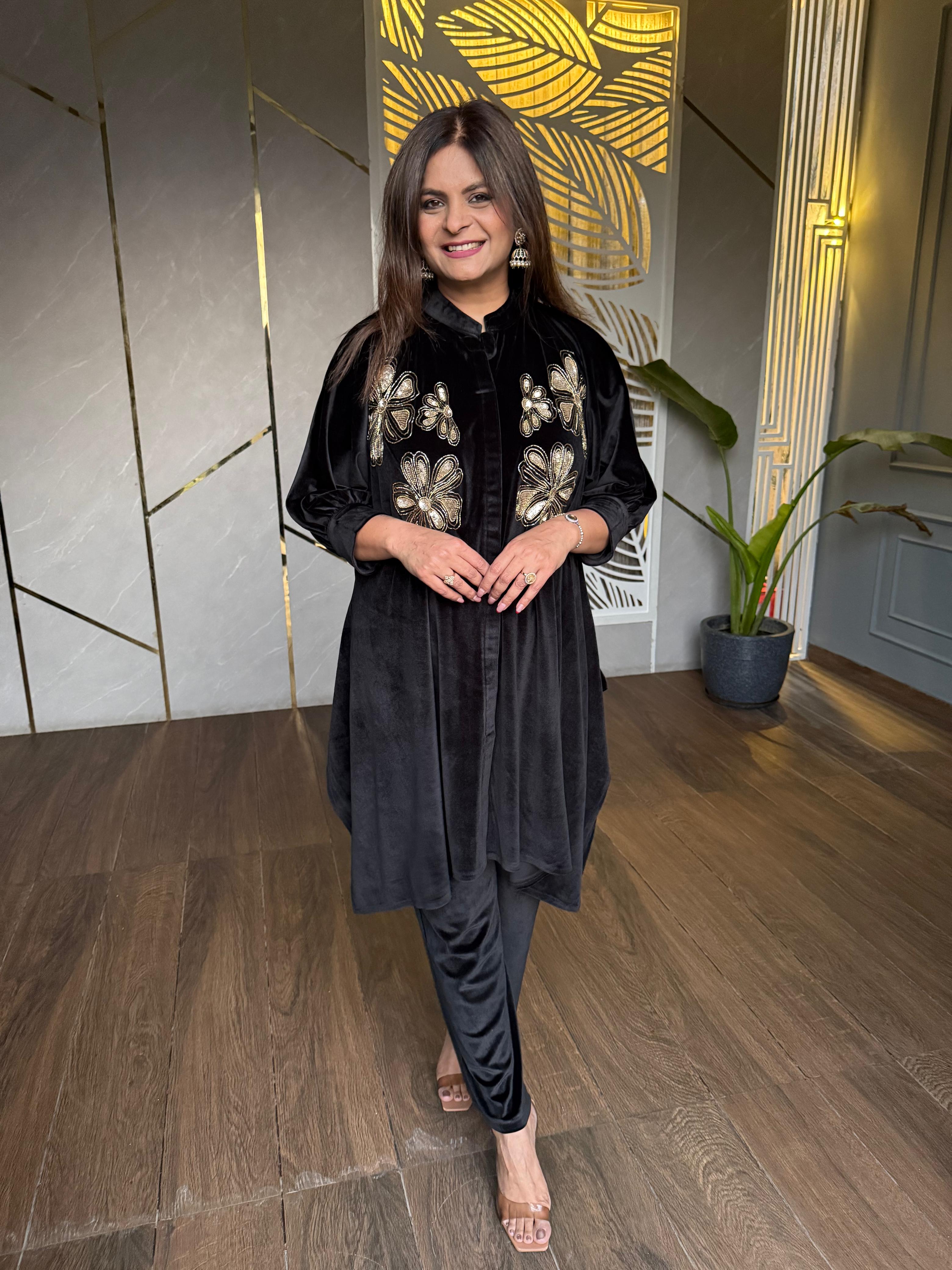 Strechable velvet embroided pheran set (Surya)
