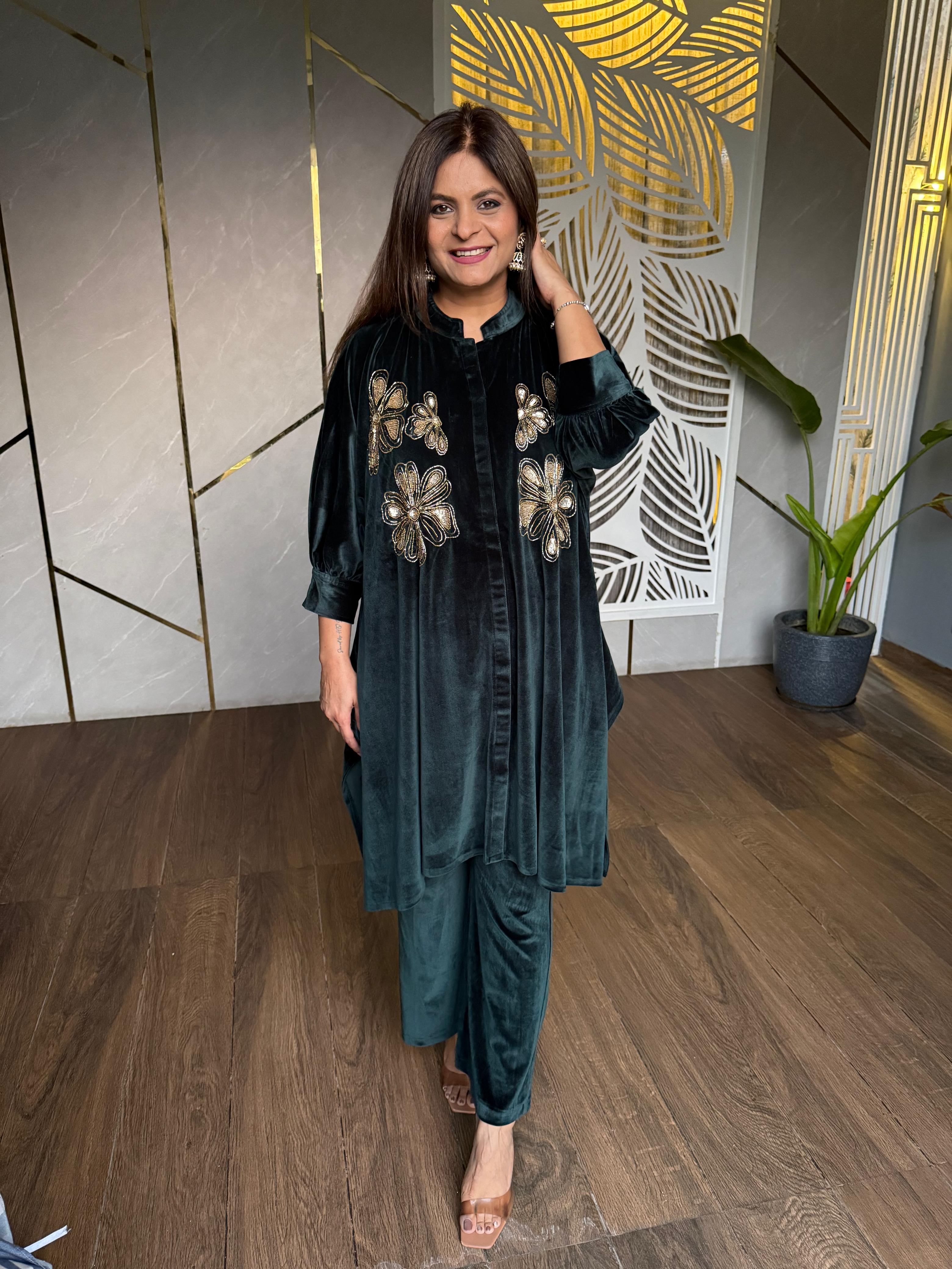Strechable velvet embroided pheran set (Surya)