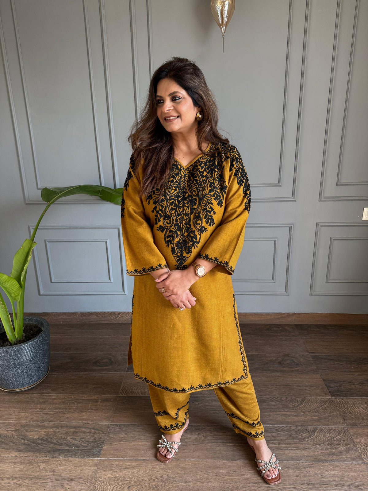 2 Piece mustard pheran set (Saiyara)