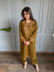 Hand embroidered looser style pheran set