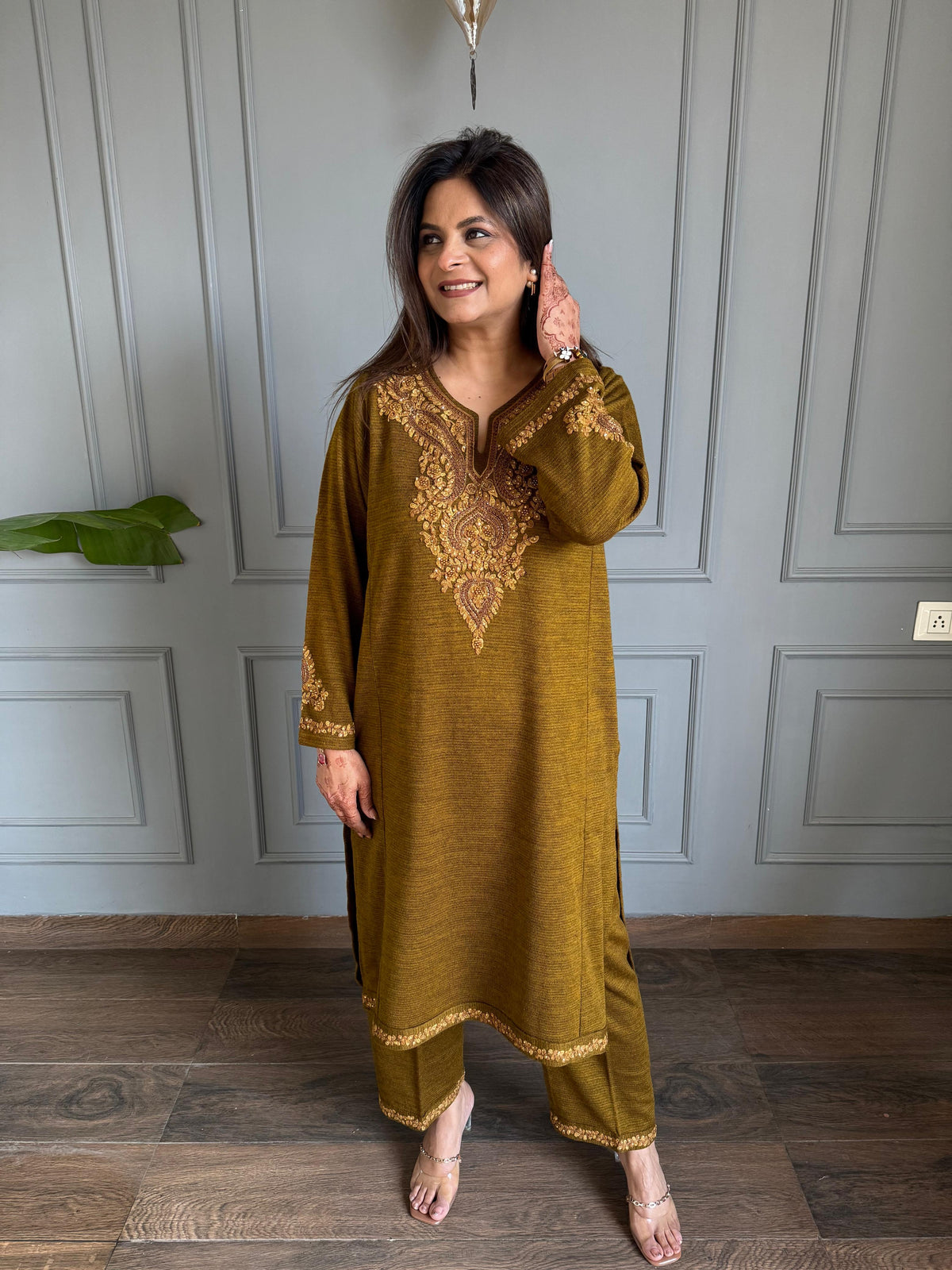 Hand embroidered looser style pheran set